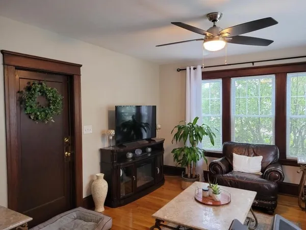 $2,300 | 352 Chandler Street, Unit 1, Worcester, MA 01602