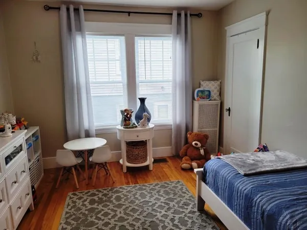 $2,300 | 352 Chandler Street, Unit 1, Worcester, MA 01602