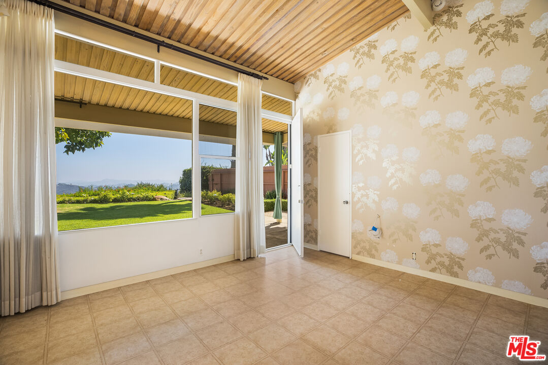 2262 Stradella Road Los Angeles, CA 90077 - Photo 11 of 54