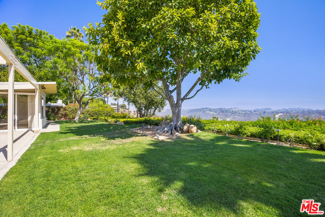 2262 Stradella Road Los Angeles, CA 90077 - Photo 13 of 54