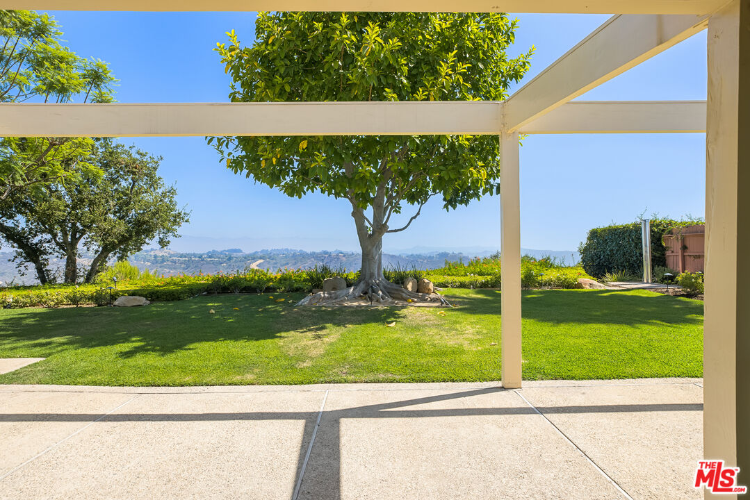 2262 Stradella Road Los Angeles, CA 90077 - Photo 14 of 54