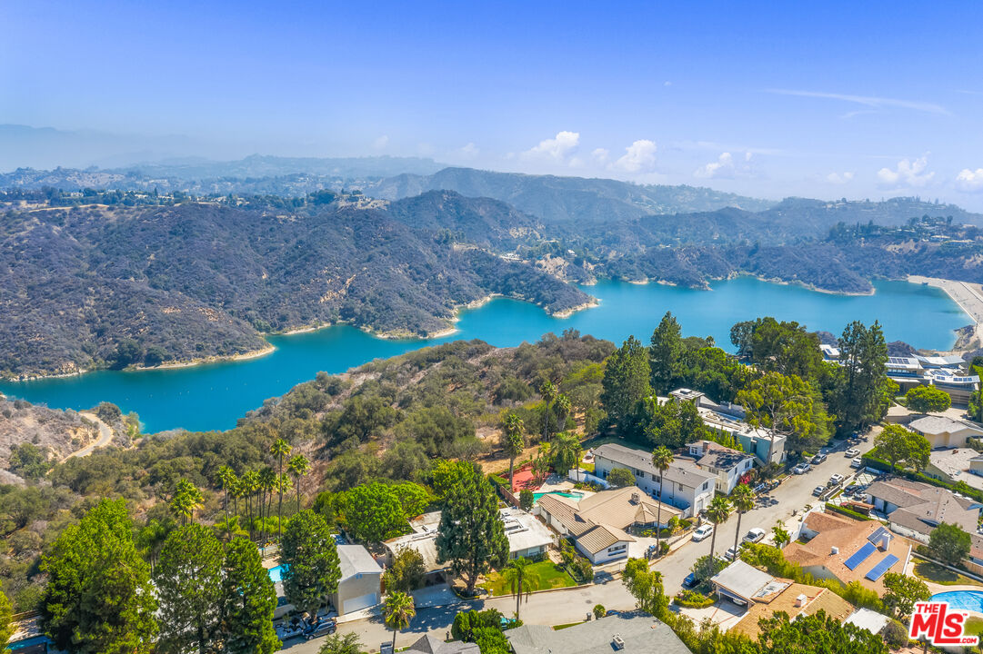 2262 Stradella Road Los Angeles, CA 90077 - Photo 16 of 54