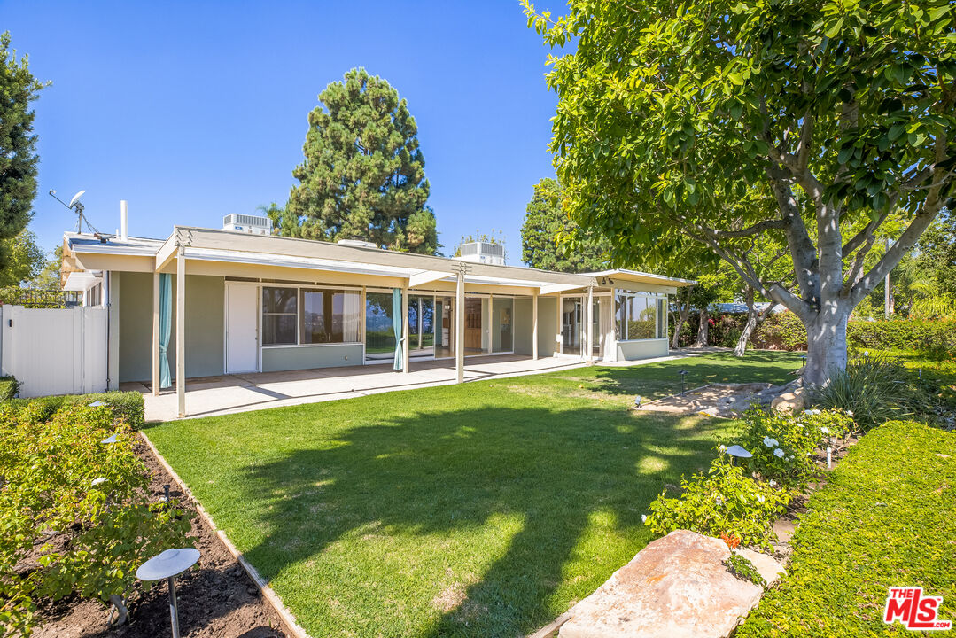 2262 Stradella Road Los Angeles, CA 90077 - Photo 3 of 54