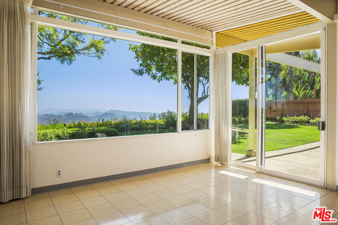 2262 Stradella Road Los Angeles, CA 90077 - Photo 25 of 54