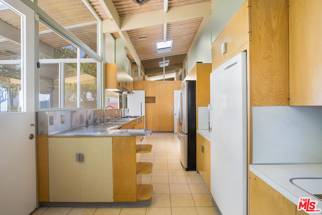 2262 Stradella Road Los Angeles, CA 90077 - Photo 29 of 54