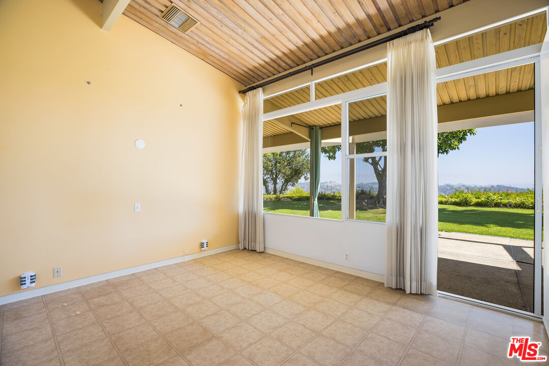 2262 Stradella Road Los Angeles, CA 90077 - Photo 32 of 54