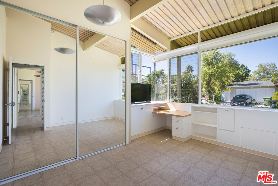 2262 Stradella Road Los Angeles, CA 90077 - Photo 36 of 54