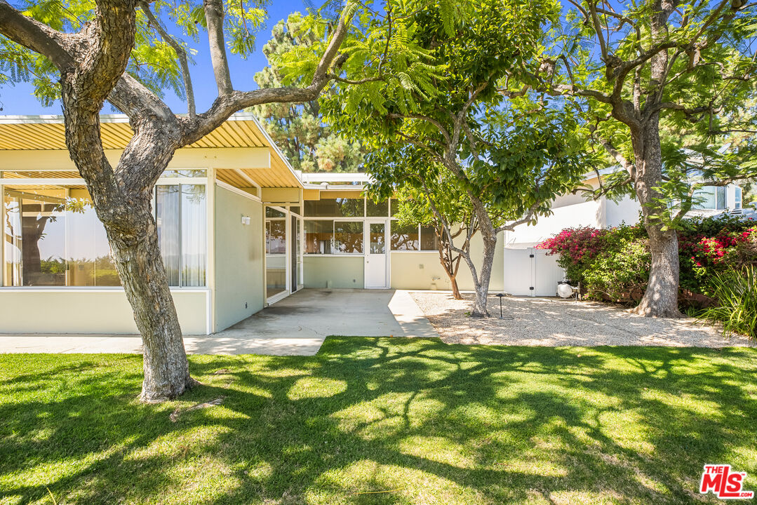 2262 Stradella Road Los Angeles, CA 90077 - Photo 39 of 54