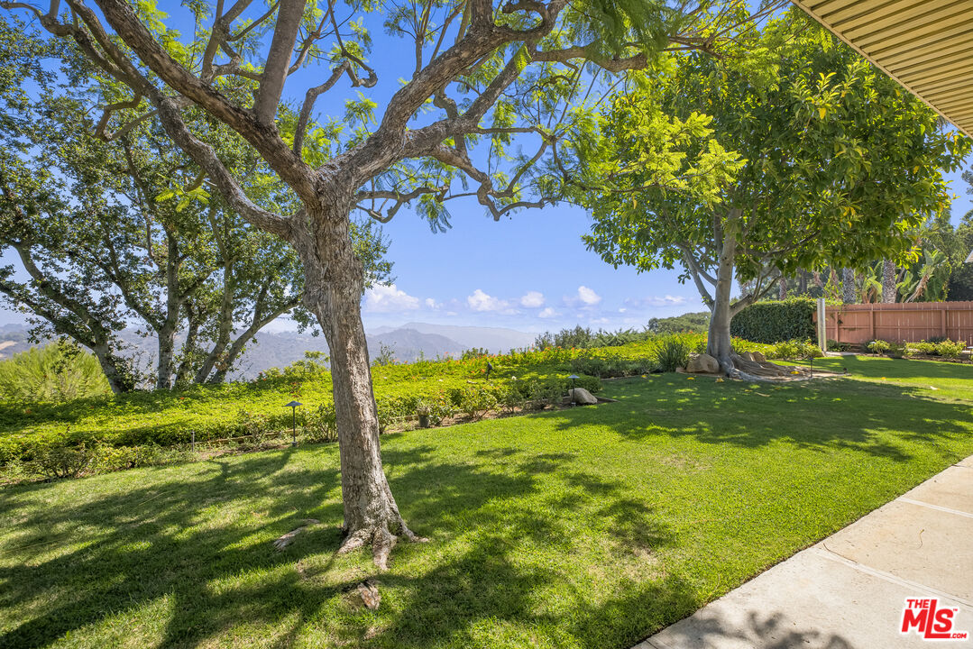 2262 Stradella Road Los Angeles, CA 90077 - Photo 41 of 54