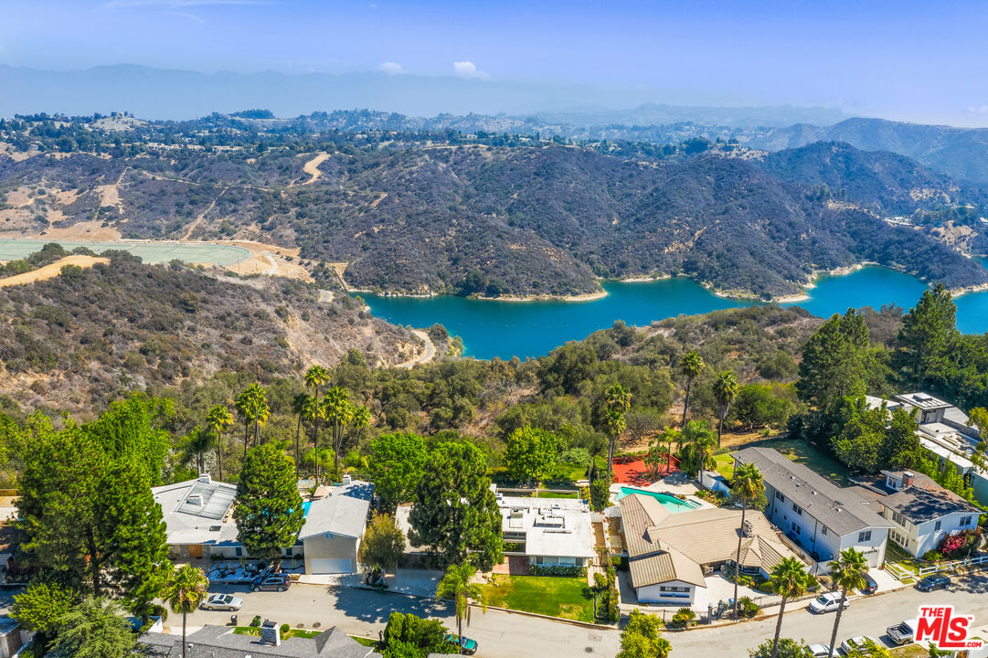 2262 Stradella Road Los Angeles, CA 90077 - Photo 47 of 54