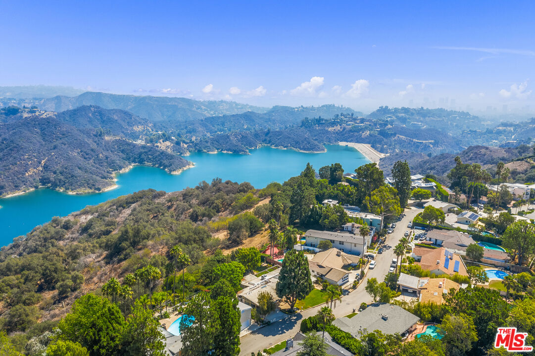 2262 Stradella Road Los Angeles, CA 90077 - Photo 48 of 54