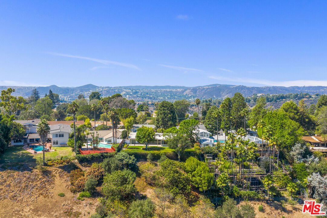 2262 Stradella Road Los Angeles, CA 90077 - Photo 49 of 54