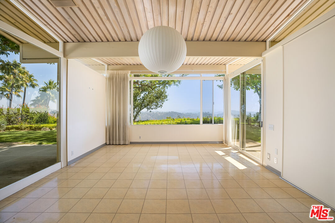 2262 Stradella Road Los Angeles, CA 90077 - Photo 9 of 54