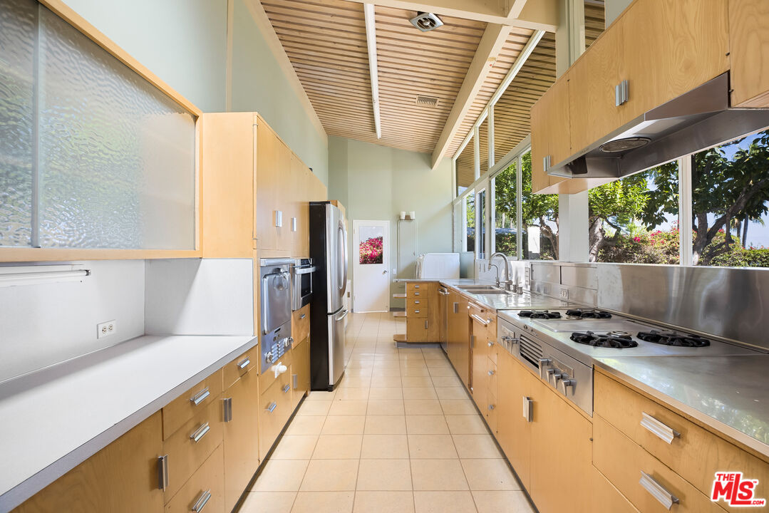 2262 Stradella Road Los Angeles, CA 90077 - Photo 10 of 54