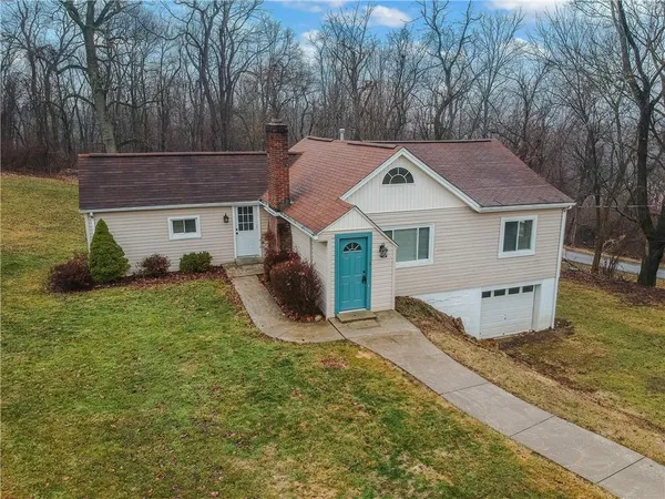 a view of a house with a yard