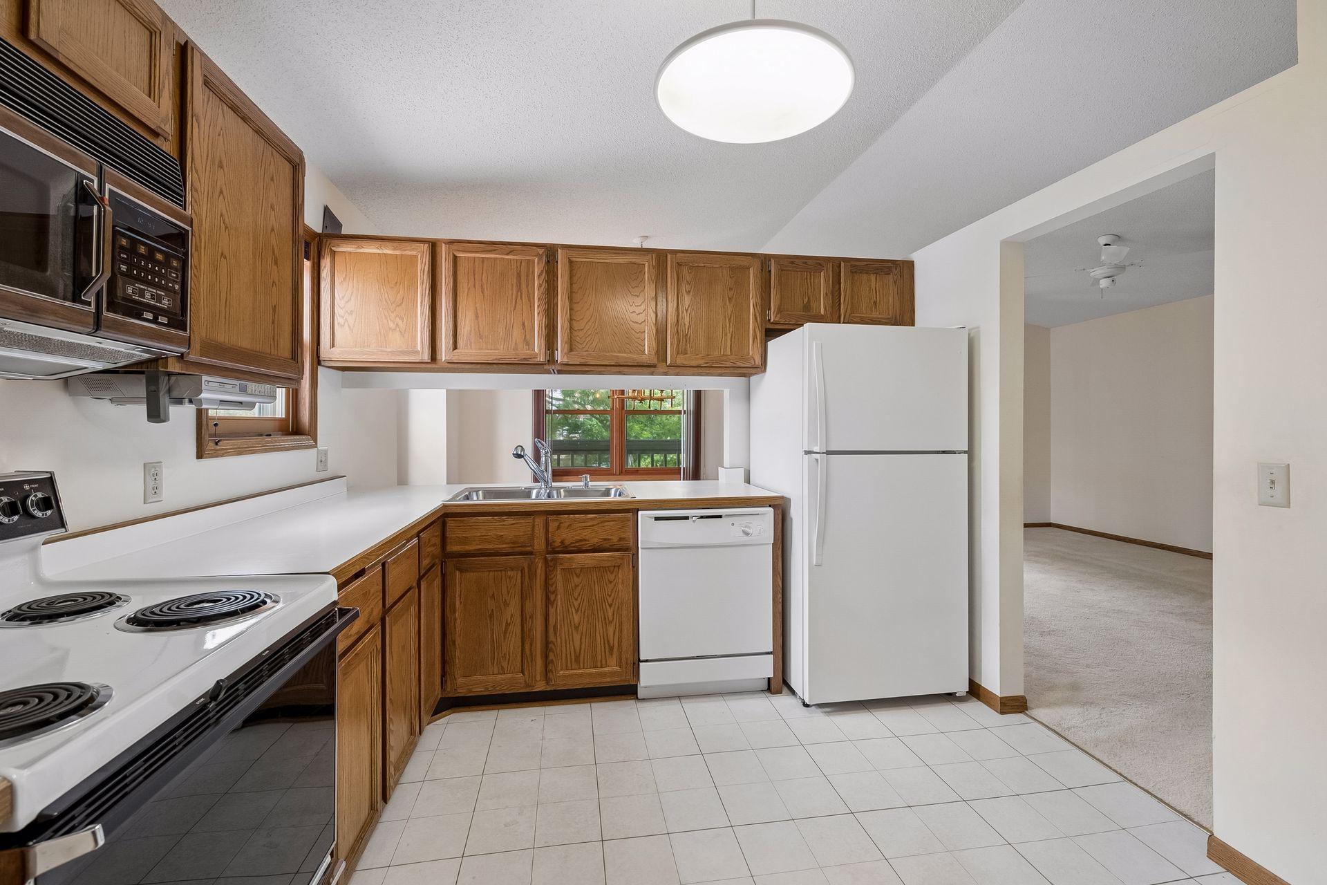 5317 Highpointe Terrace Bloomington, MN 55437 - Photo 13 of 25