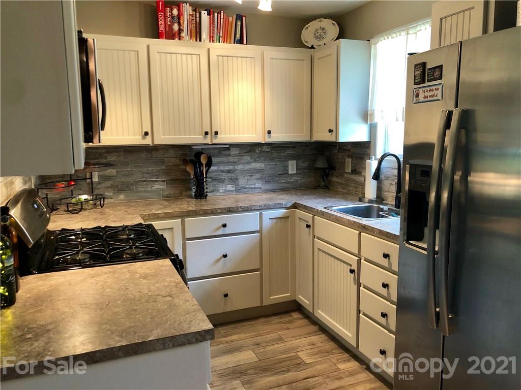 800 Pitts Road Catawba, SC 29704 - Photo 8 of 25 a kitchen with granite countertop a sink a stove and refrigerator