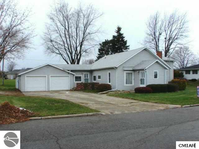 701 N Union Ithaca, MI 48847 - Photo 1 of 9 1771042.JPG