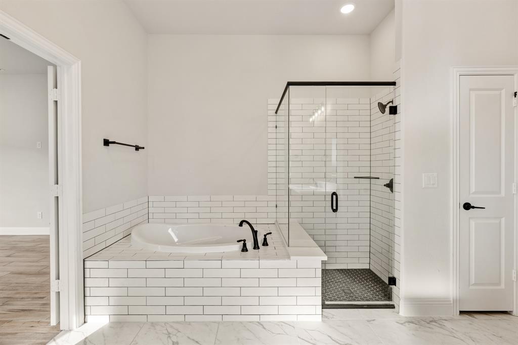 1630 Secco Way Rockwall, TX 75032 - Photo 25 of 40 a bathroom with a bathtub and shower