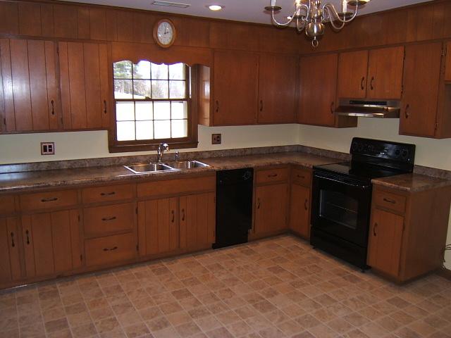 1511 Scott Road Roanoke, VA 24012 - Photo 14 of 26 kitchen