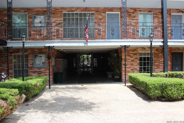 a view of building with a outdoor space