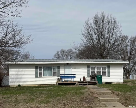 $99,000 | 627 East Fort Street, Farmington, IL 61531