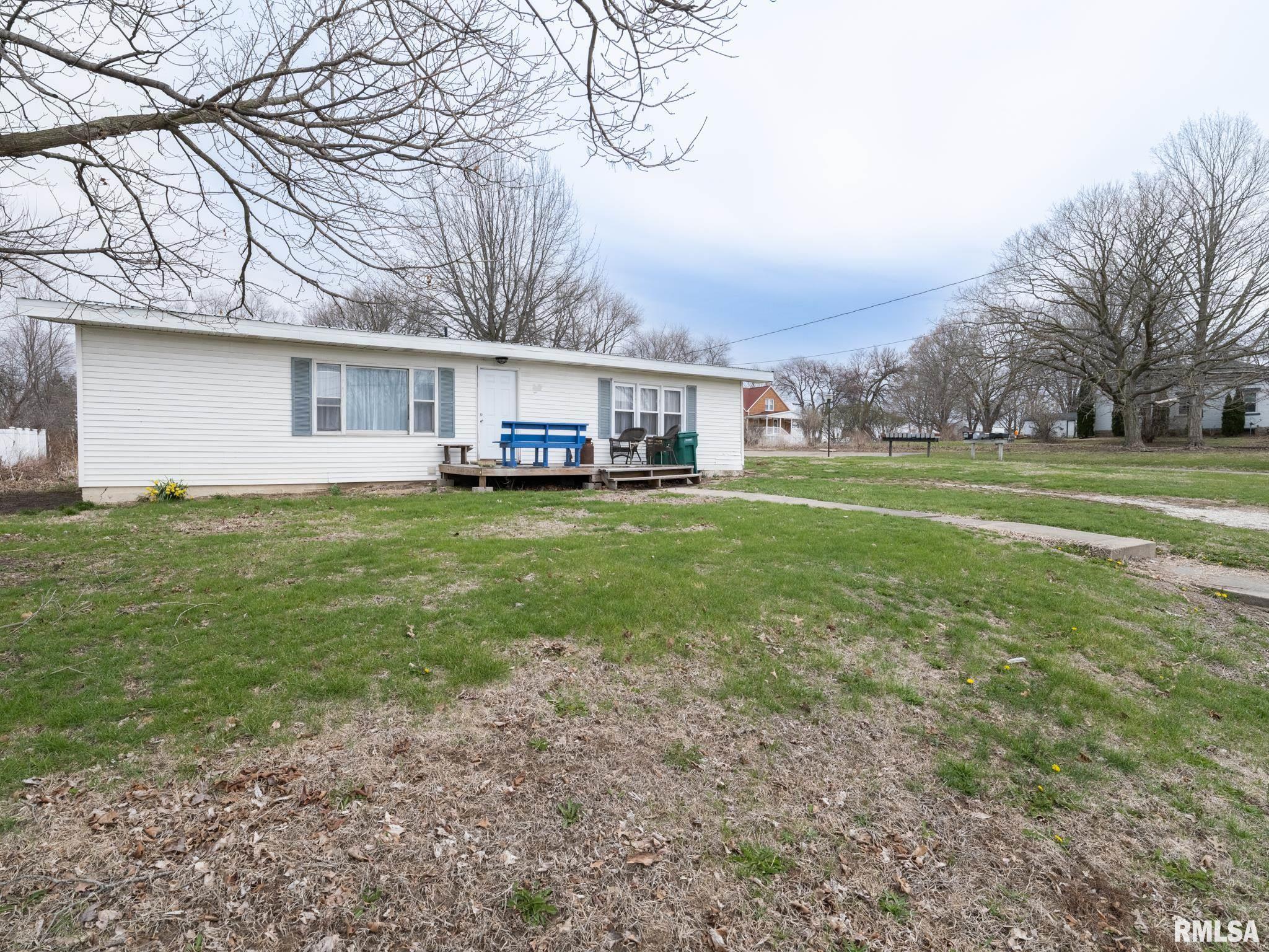 627 East Fort Street Farmington, IL 61531 - Photo 3 of 10