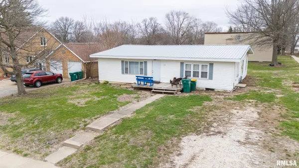 $99,000 | 627 East Fort Street, Farmington, IL 61531