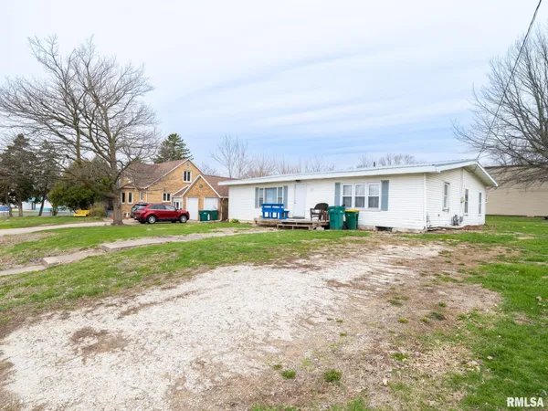 $99,000 | 627 East Fort Street, Farmington, IL 61531