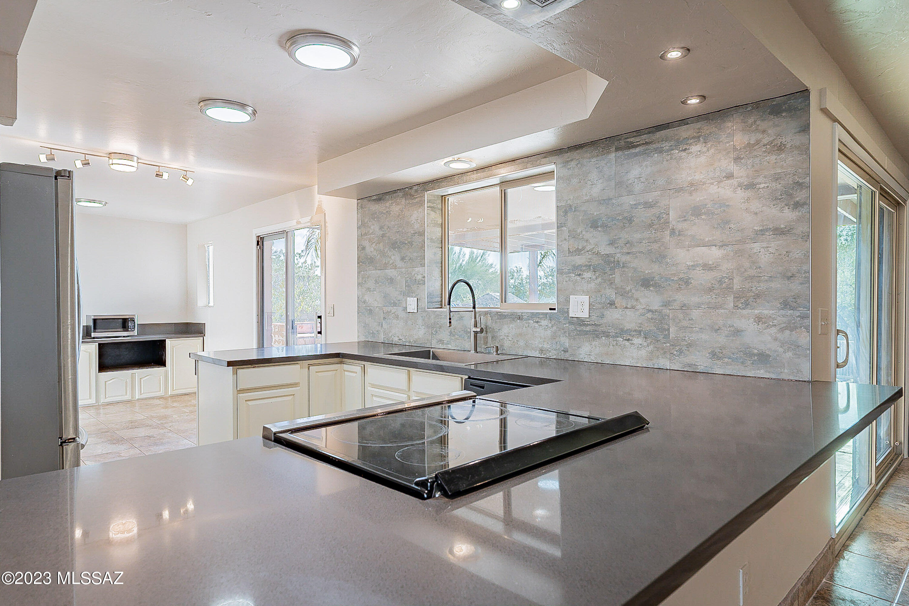 8363 North Wanda Road Tucson, AZ 85704 - Photo 11 of 43