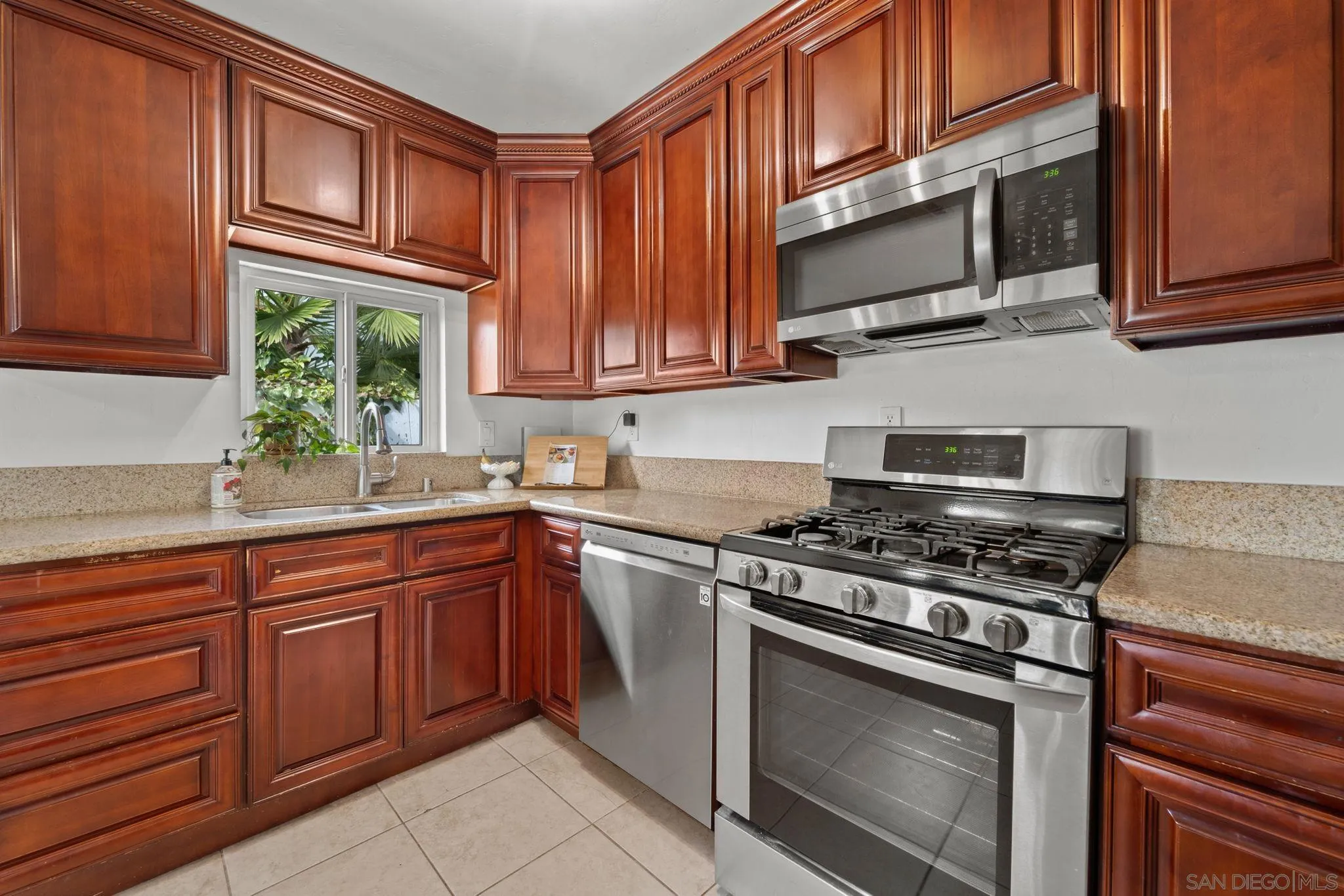 819 Felicita Avenue Spring Valley, CA 91977 - Photo 17 of 35 Gallery Image 17
