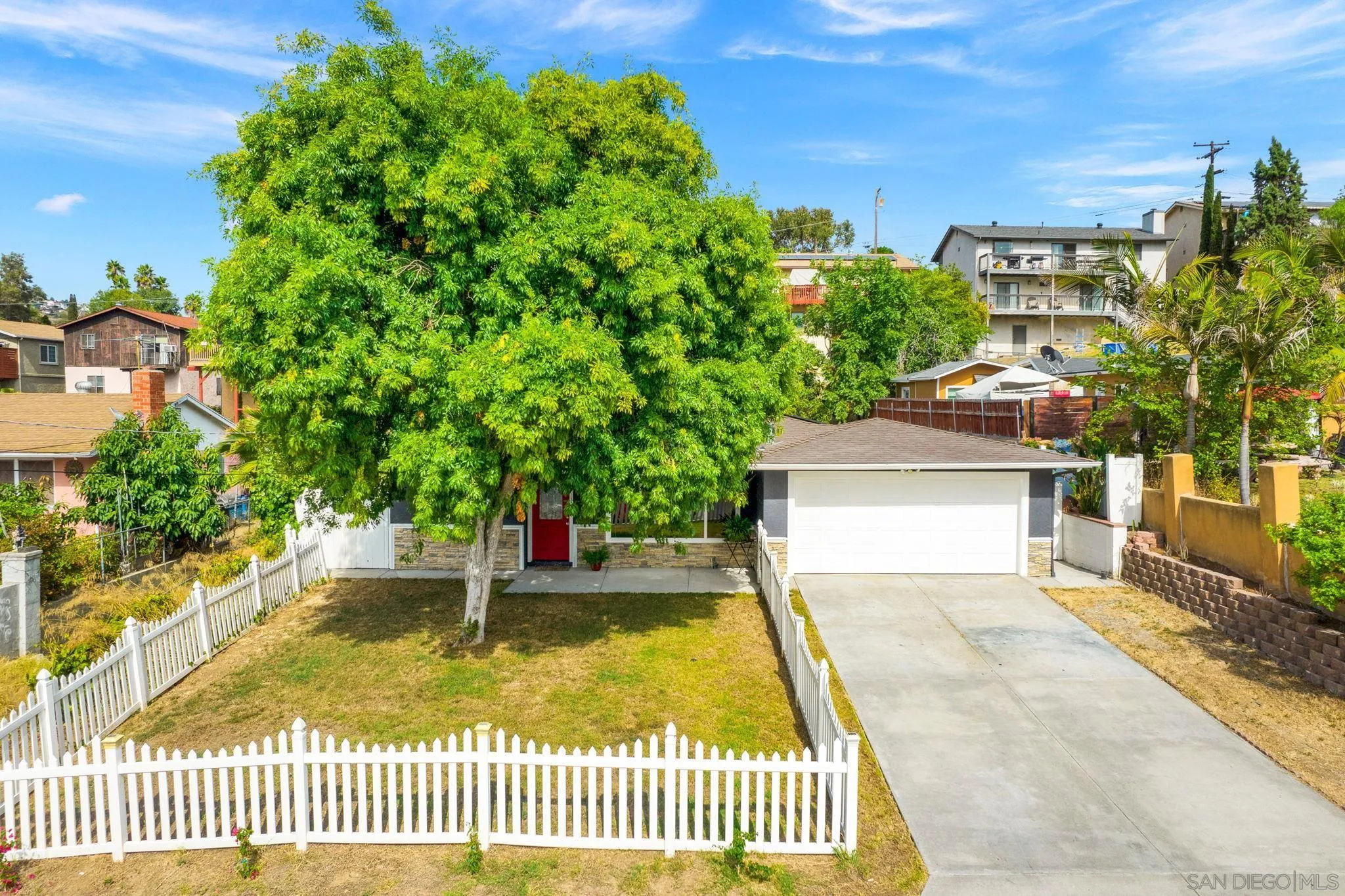819 Felicita Avenue Spring Valley, CA 91977 - Photo 4 of 35 Gallery Image 4