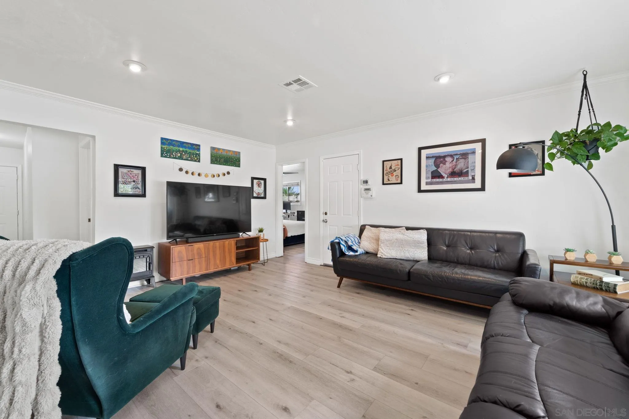 819 Felicita Avenue Spring Valley, CA 91977 - Photo 6 of 35 Gallery Image 6