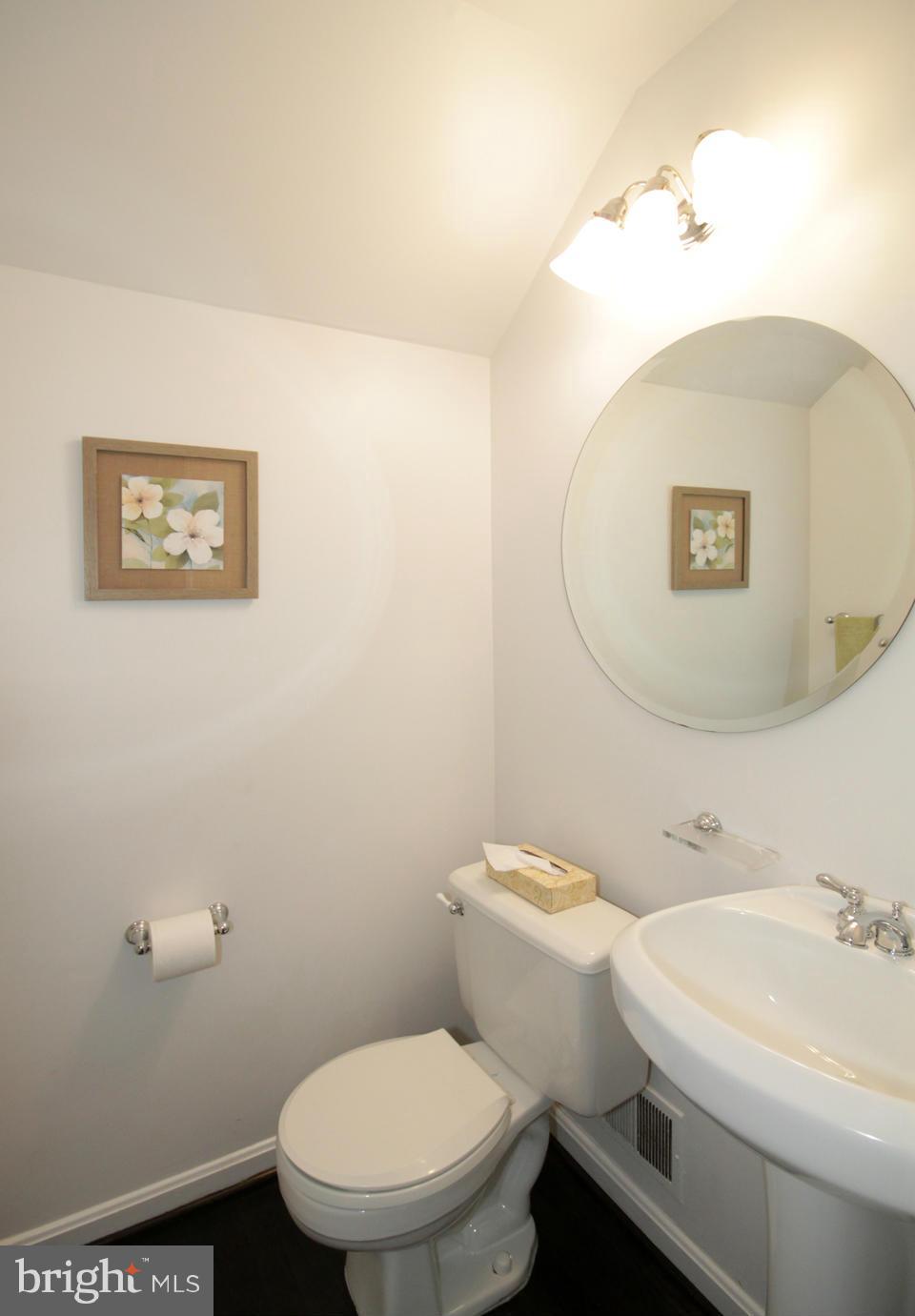 9302 Nester Road Fairfax, VA 22032 - Photo 12 of 30 Bath