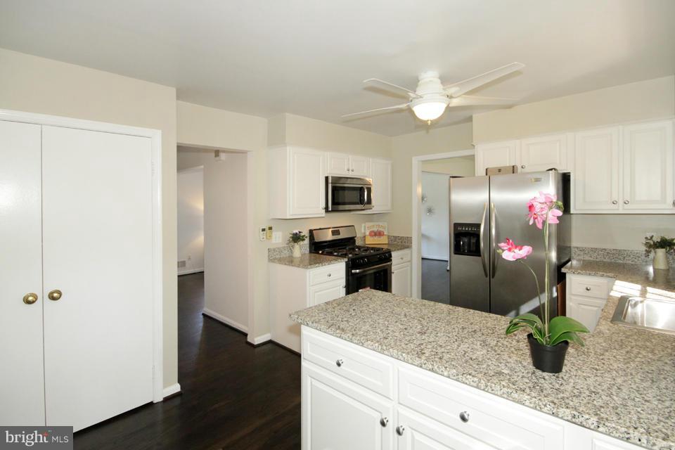 9302 Nester Road Fairfax, VA 22032 - Photo 9 of 30 Kitchen