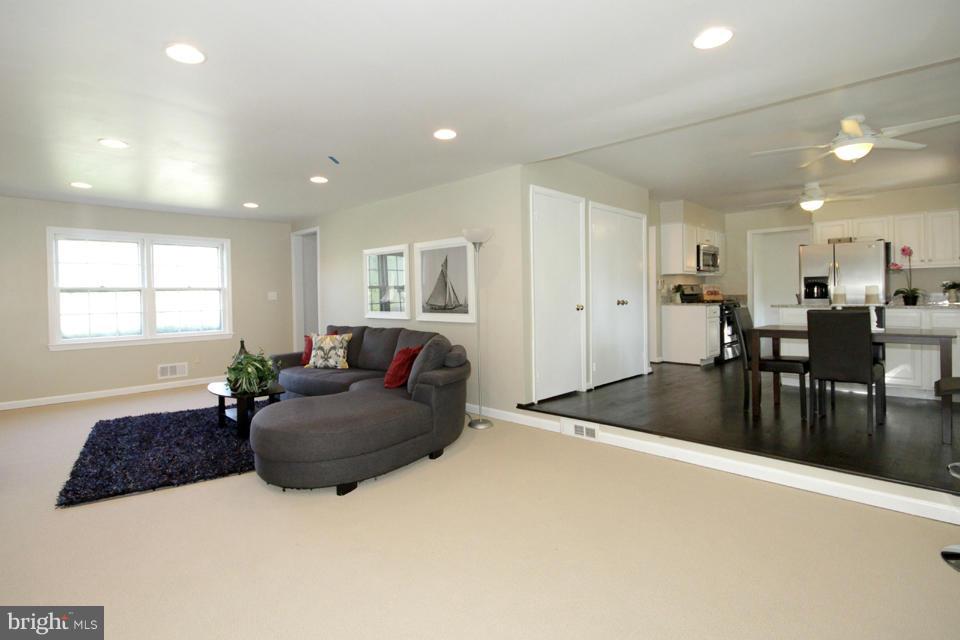 9302 Nester Road Fairfax, VA 22032 - Photo 10 of 30 Family Room