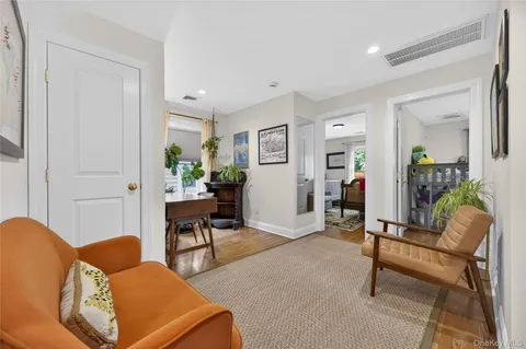 $6,000 | 96 School Street, Oyster Bay, NY 11771