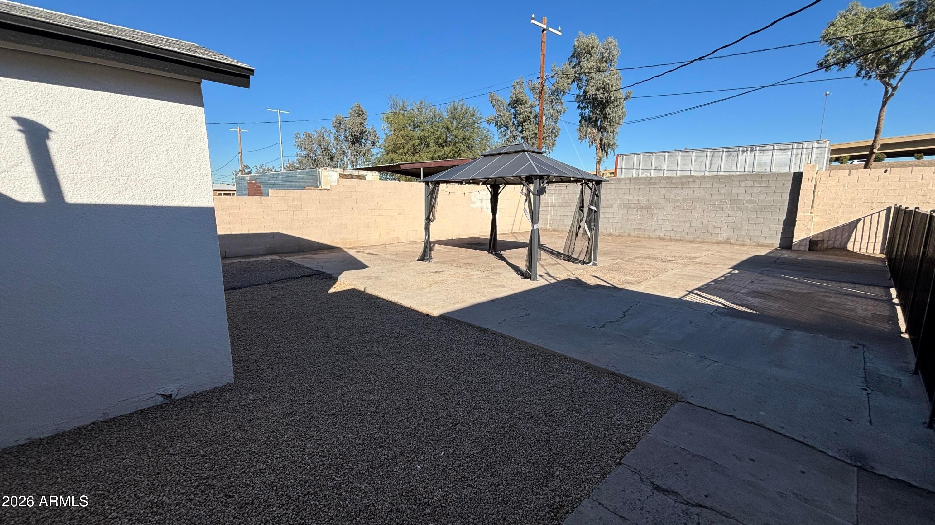 419 North 20th Street, Unit 2 Phoenix, AZ 85006 - Photo 14 of 15 a outdoor space with a sitting space