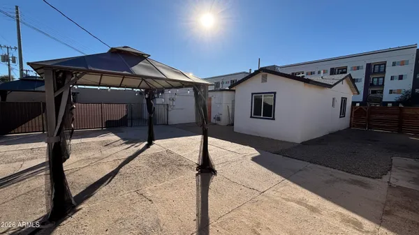 a view of a house with a backyard