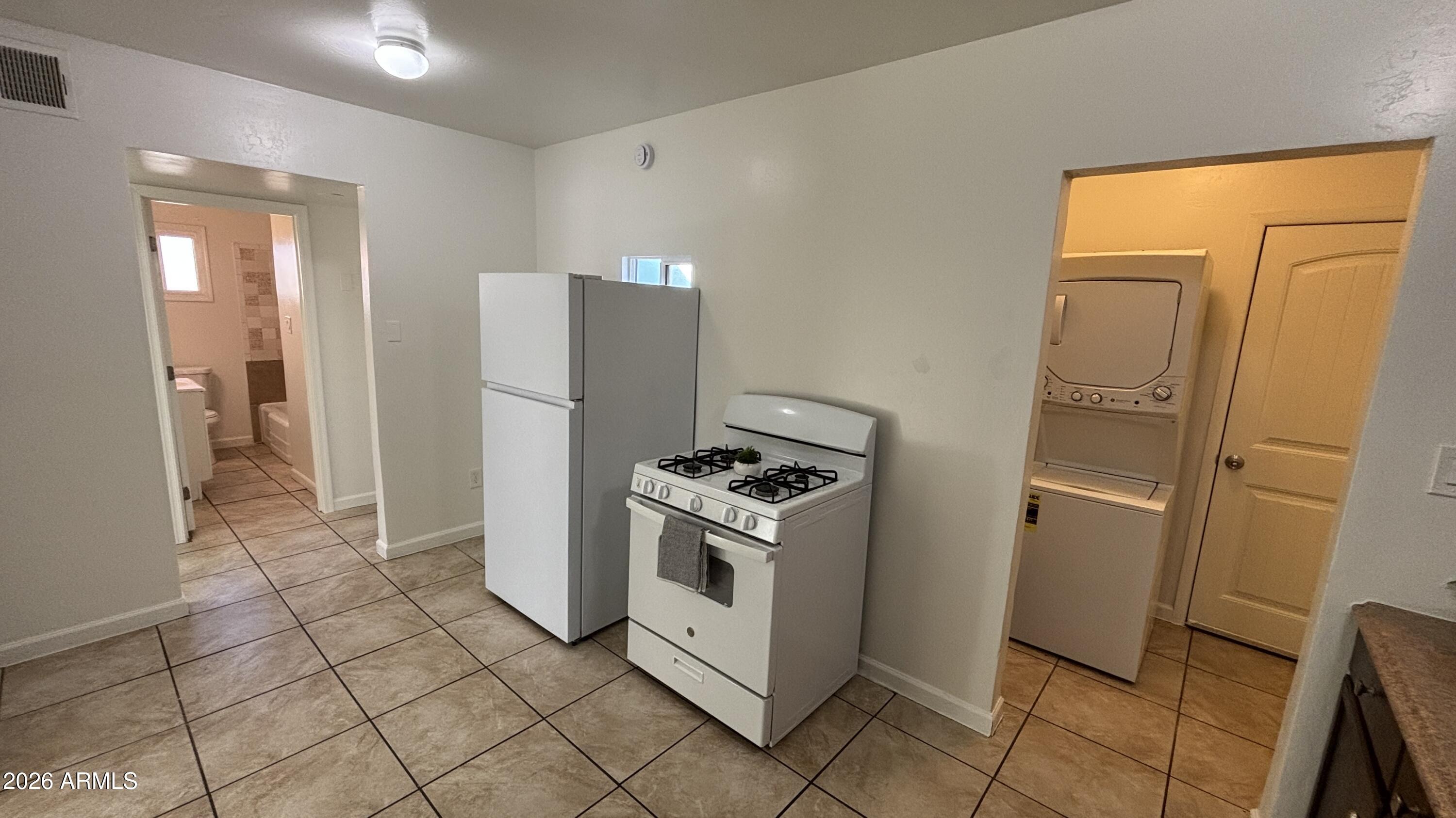 419 North 20th Street, Unit 2 Phoenix, AZ 85006 - Photo 6 of 14 IMG_2355