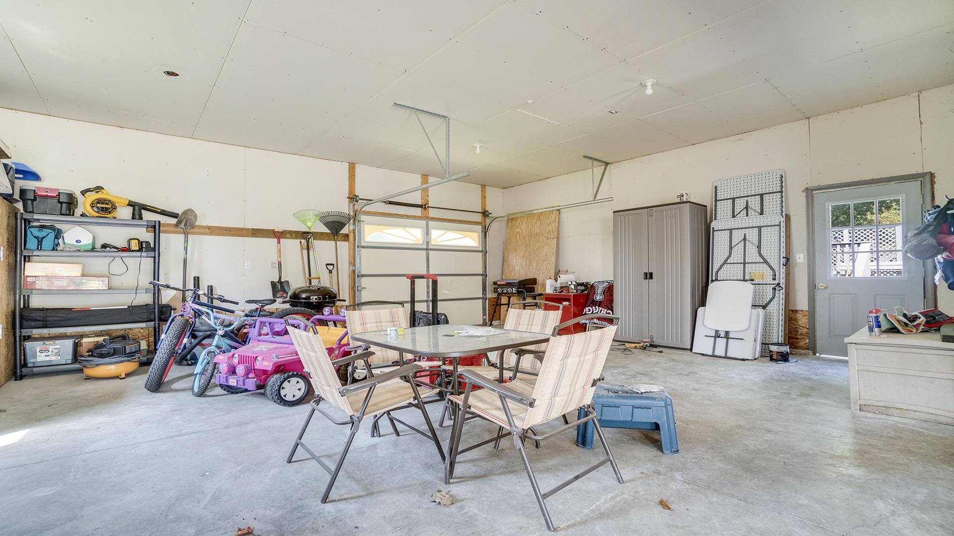 1065 Idle Oak Run Dixon, IL 61021 - Photo 34 of 44 a dining room filled with furniture and toys