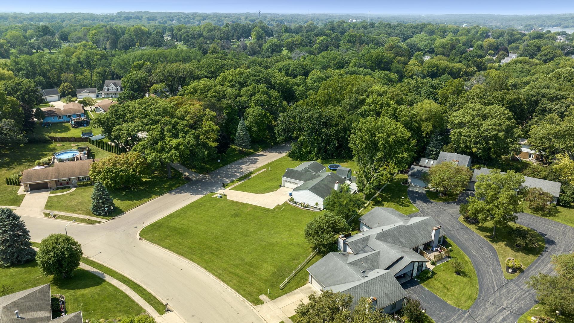 1065 Idle Oak Run Dixon, IL 61021 - Photo 39 of 44 an aerial view of a house with a garden