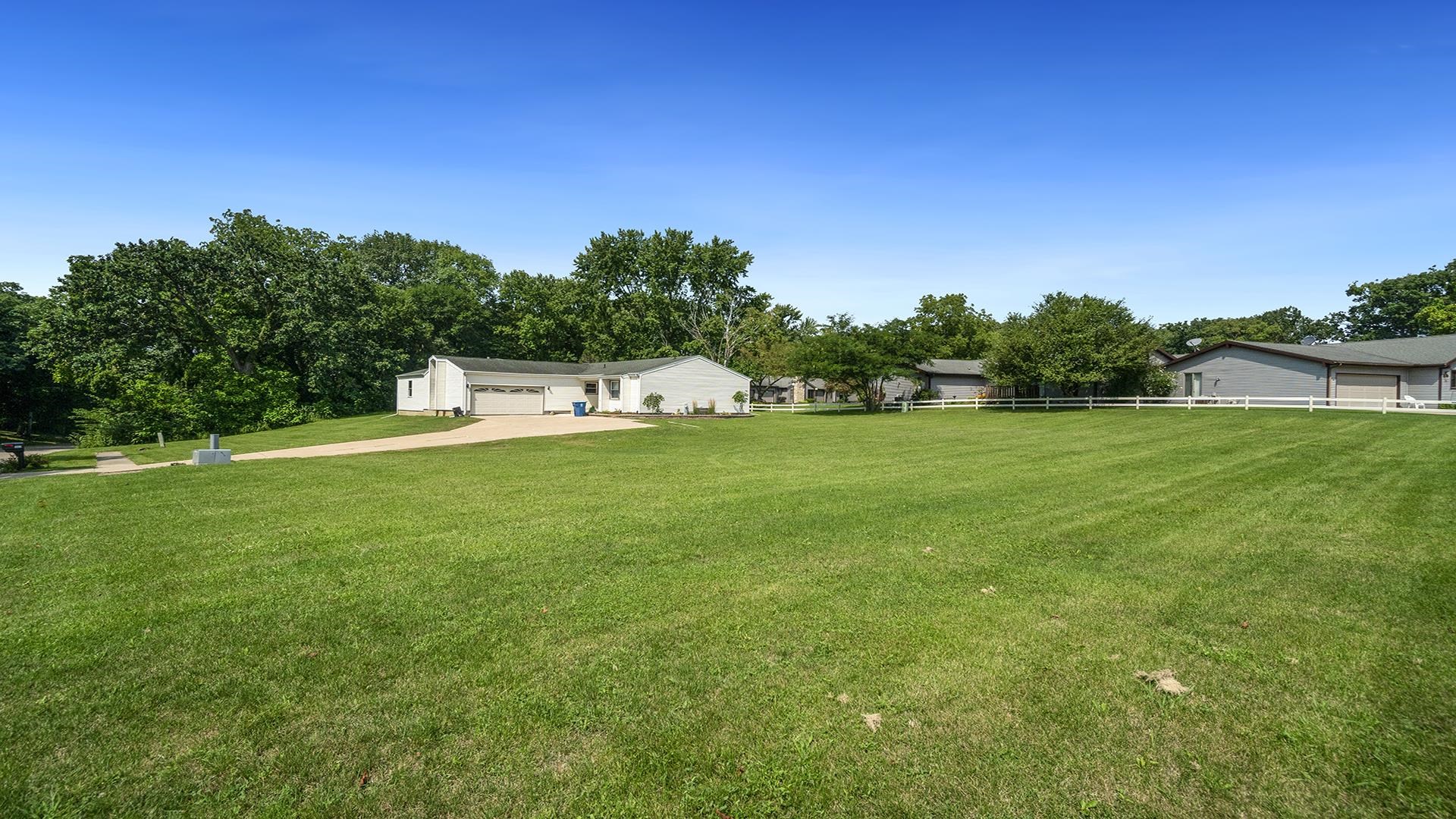 1065 Idle Oak Run Dixon, IL 61021 - Photo 42 of 44 a view of a house with a big yard