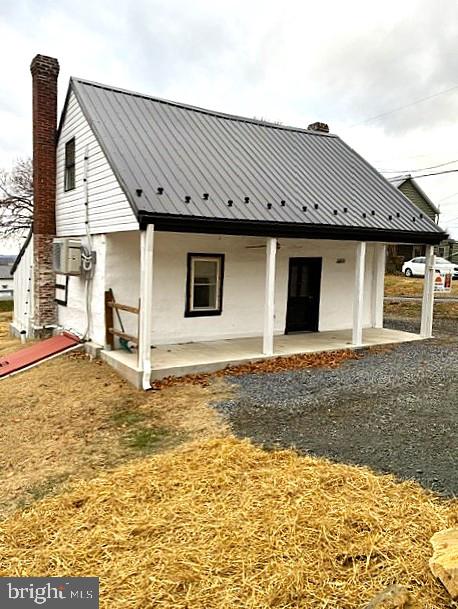 Updated  1-2 bedroom Country Cottage w metal roof