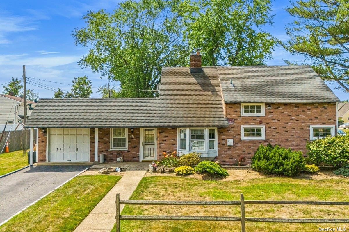 351 Duckpond Dr East