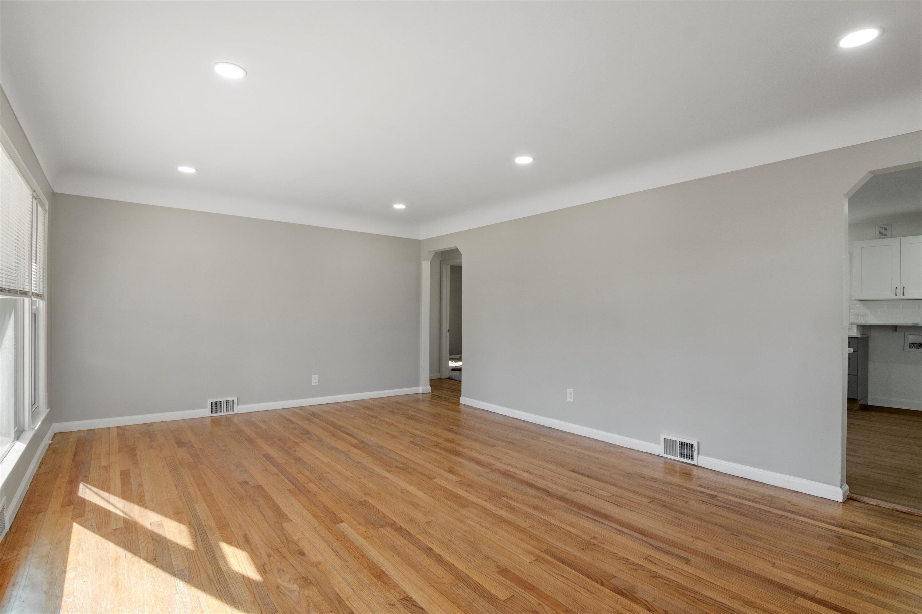 5854 Syracuse Street Taylor, MI 48180 - Photo 7 of 43 07-DSC07561