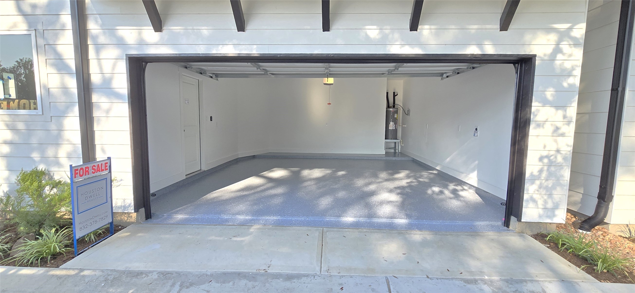 4922 Hoover Street, Unit F Houston, TX 77092 - Photo 20 of 26 Garage floor with textured epoxy coating.