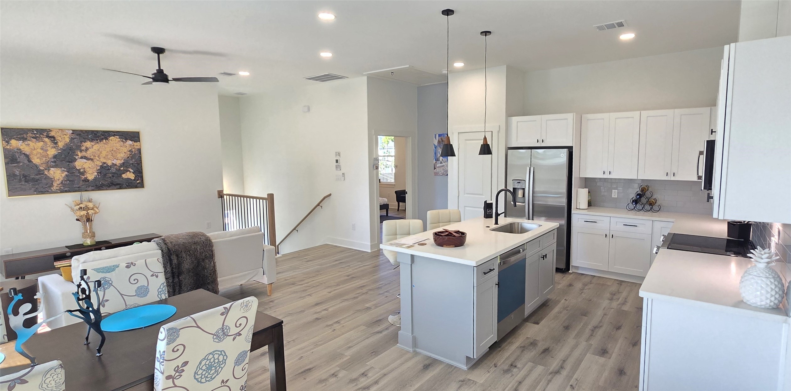 4922 Hoover Street, Unit F Houston, TX 77092 - Photo 7 of 26 Flexible living space with room for full size dining table and large living room sofa