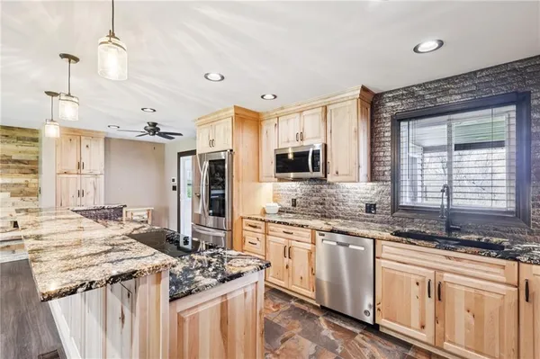 $379,316 | 4412 West State Street, Edinburg, PA 16116