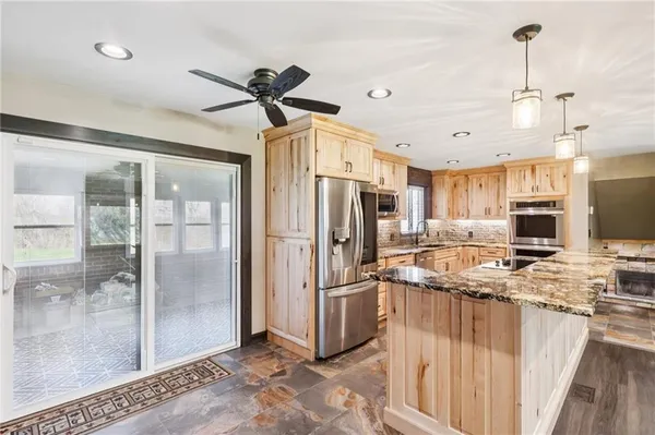 $379,316 | 4412 West State Street, Edinburg, PA 16116